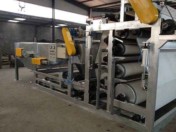 淀粉廢渣脫水機準備發(fā)貨