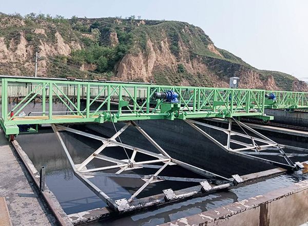 桁車(chē)式提耙刮泥機(jī)