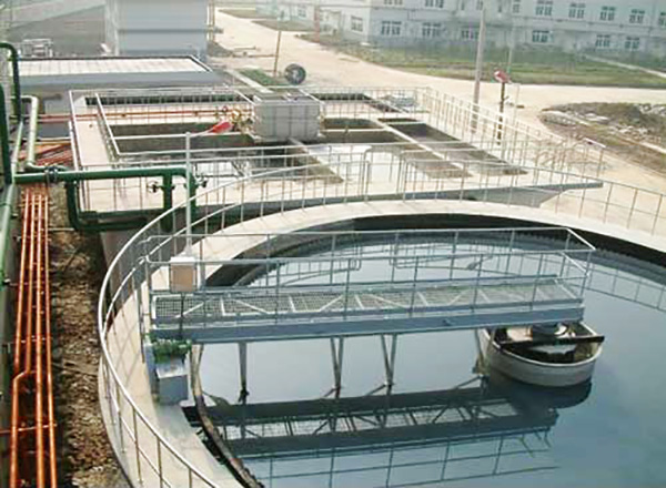 博宇環(huán)保-半橋式周邊傳動刮泥機(jī).jpg 博宇環(huán)保-半橋式周邊傳動刮泥機(jī).jpg